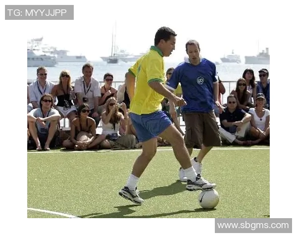 揭秘足球球星完美身材的秘密与背后训练秘诀